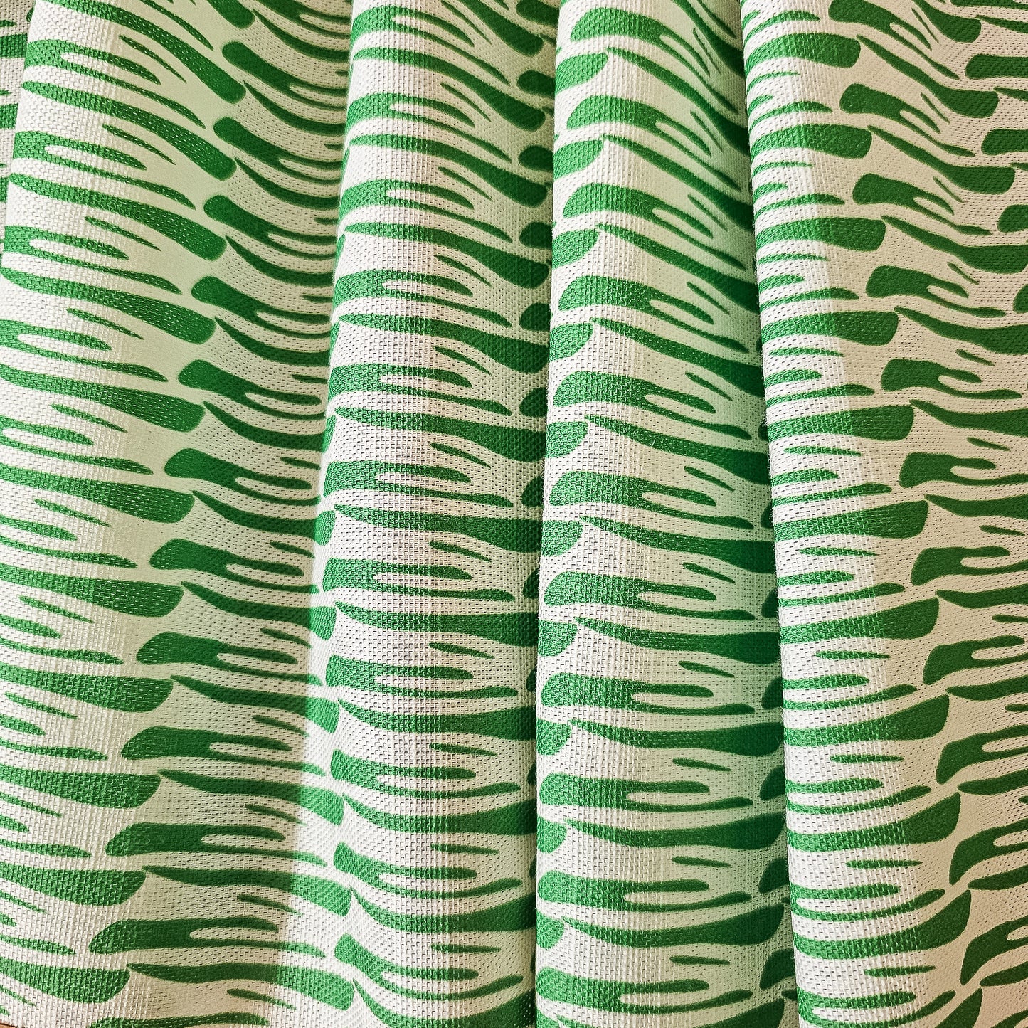 Ondina green wave‑pattern cotton‑linen fabric by ZIA LIVING, featuring a repeating lino‑style motif on a white background.