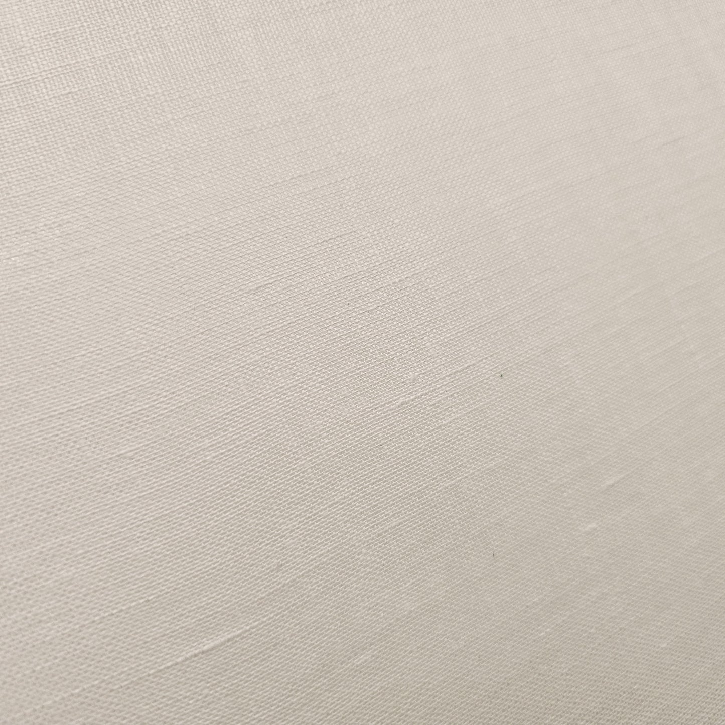 Neutral fabric for lampshade diffuser